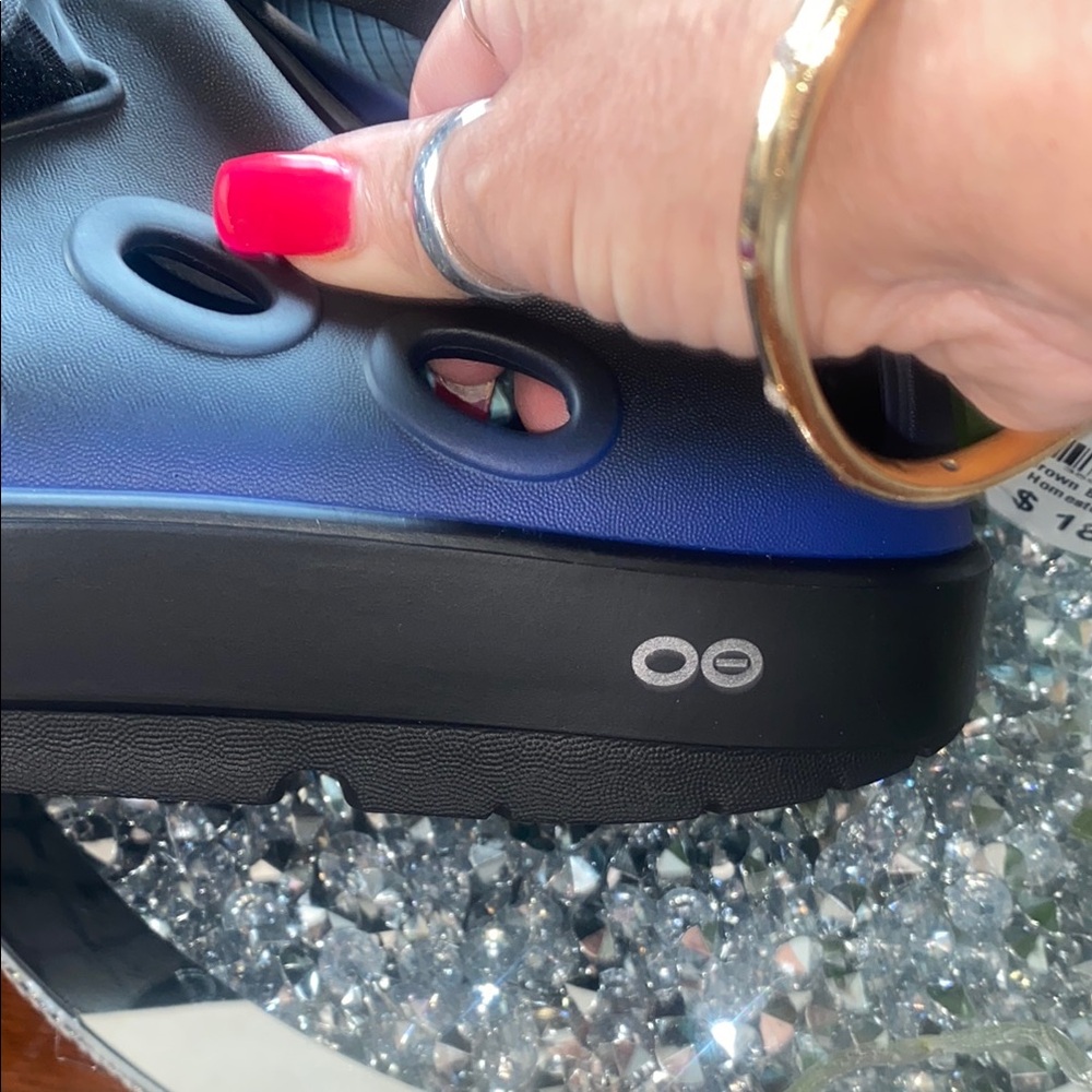 OOFOS Black Loafers with Breathable Design - Picture 7 of 8